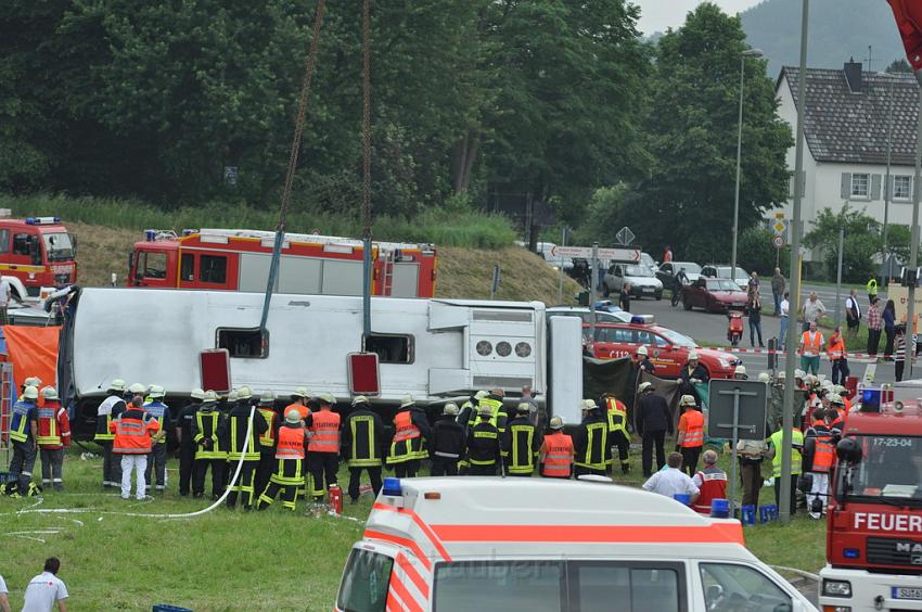 Schwerer Unfall mit Reisebus Lohmar Donrather Dreieck P546.JPG
